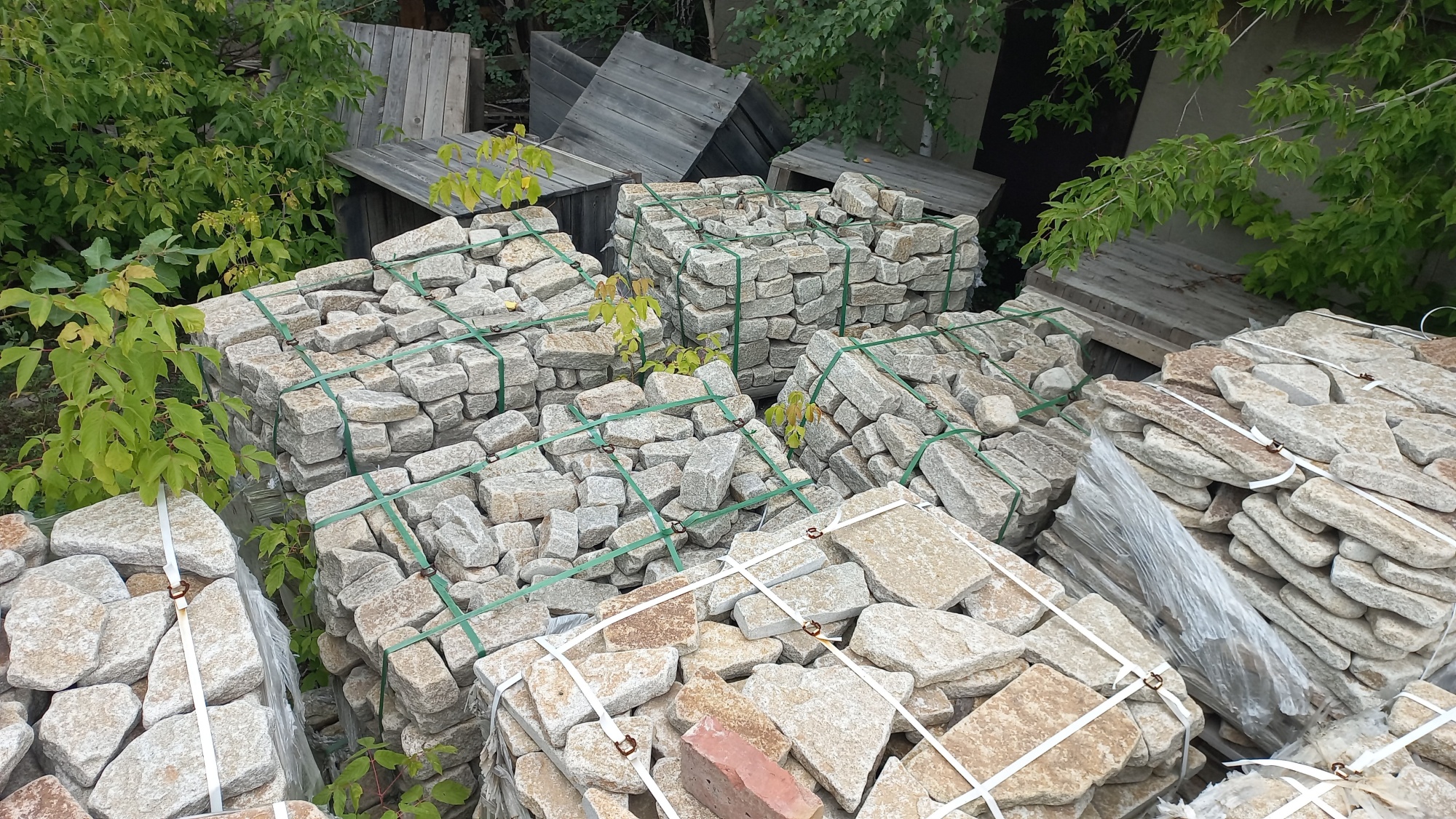 Плитняк галтованный гранитный для ландшафтного дизайна купить в Орехово-Зуевом