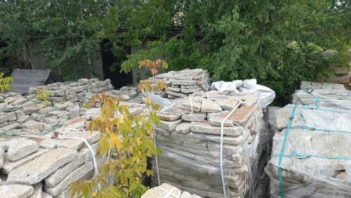 Плитняк галтованный гранитный для ландшафтного дизайна купить в Орехово-Зуевом