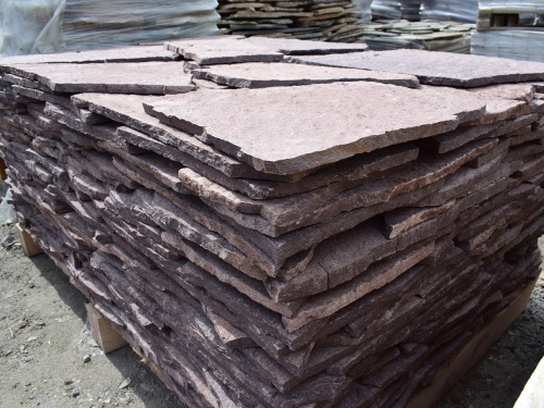 Плитняк лемезит бордовый для облицовки цоколя 20-25 мм  купить в Орехово-Зуевом