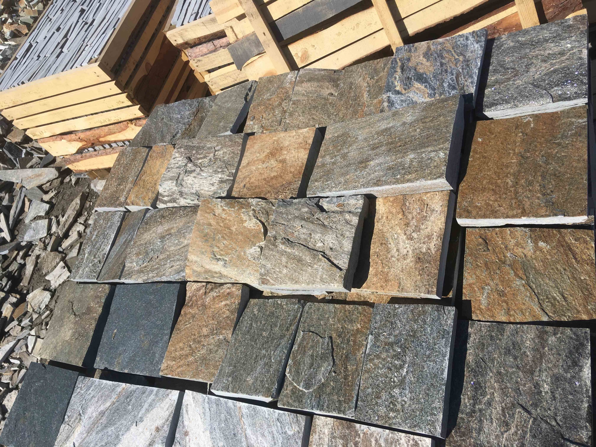 Плитка пилёная златолит Уральский для фасада купить в Орехово-Зуевом