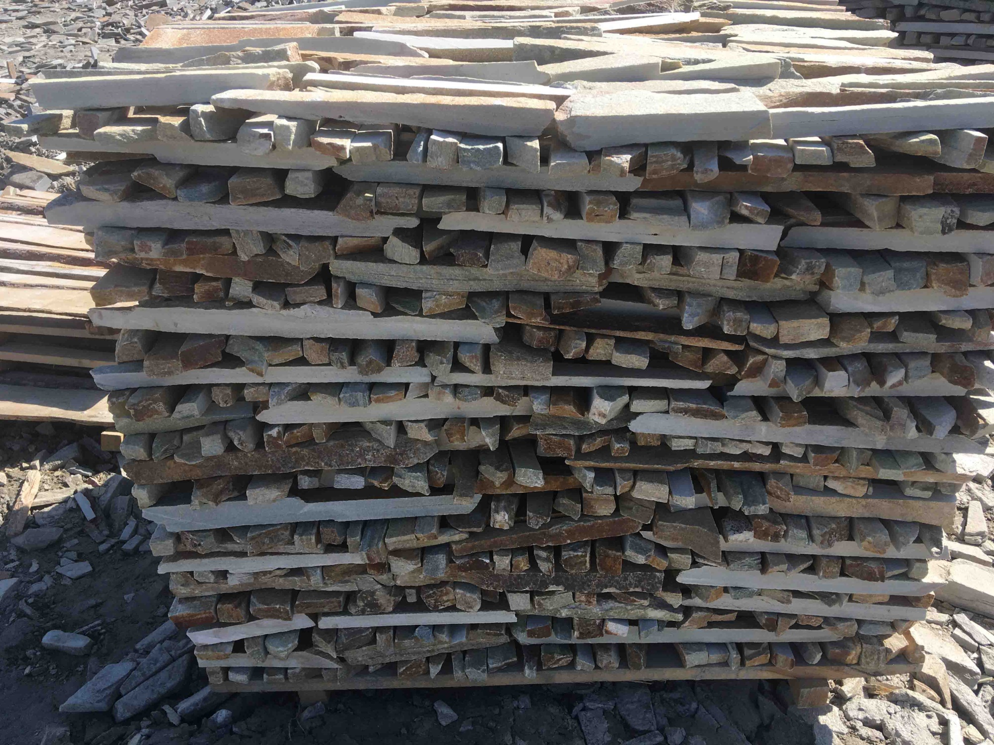 Горбушка златолит золотистый для облицовки купить в Орехово-Зуевом