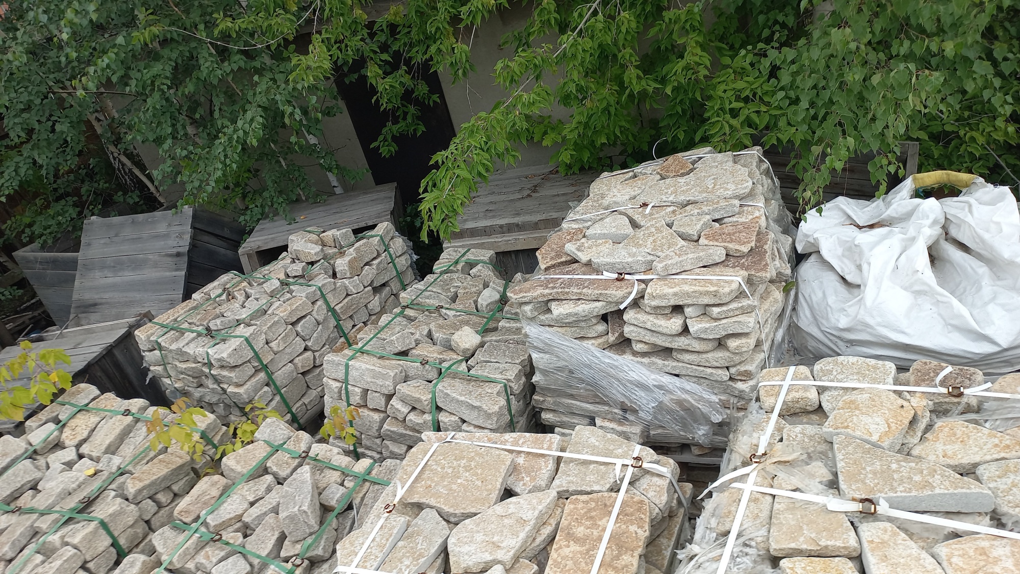 Плитняк гранитный галтованный купить в Орехово-Зуевом