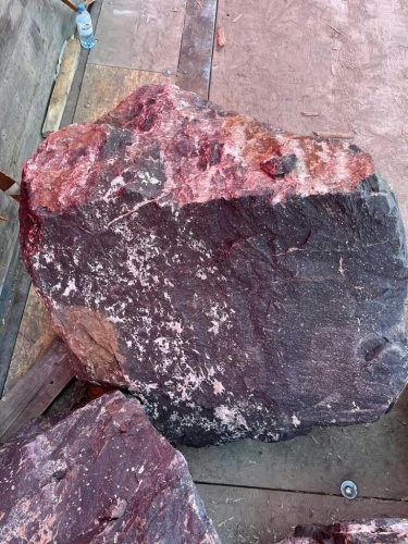 Камни для ландшафтного дизайна красно-фиолетовые 10-60 килограмм купить в Орехово-Зуевом