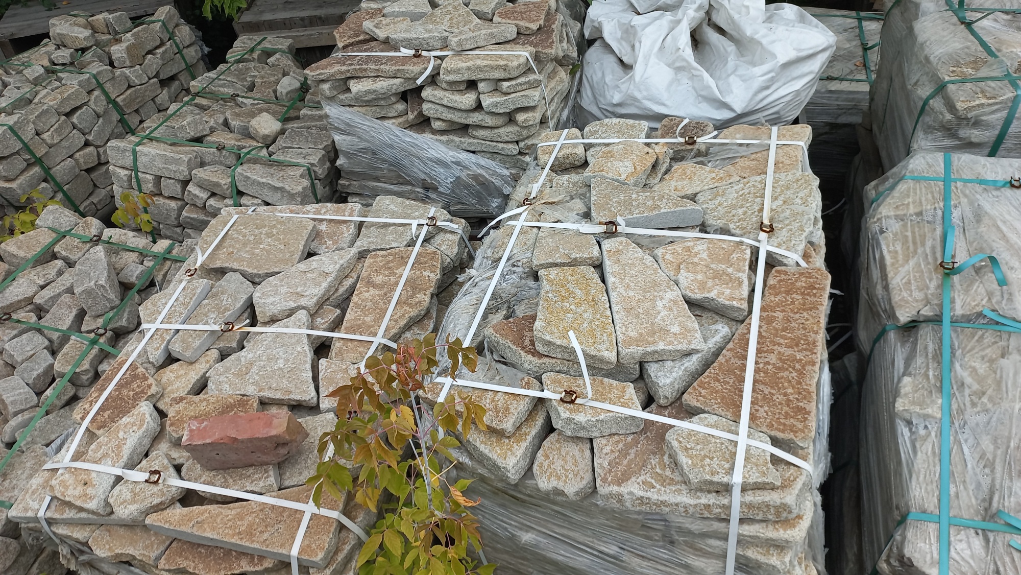 Плитняк гранитный галтованный купить в Орехово-Зуевом