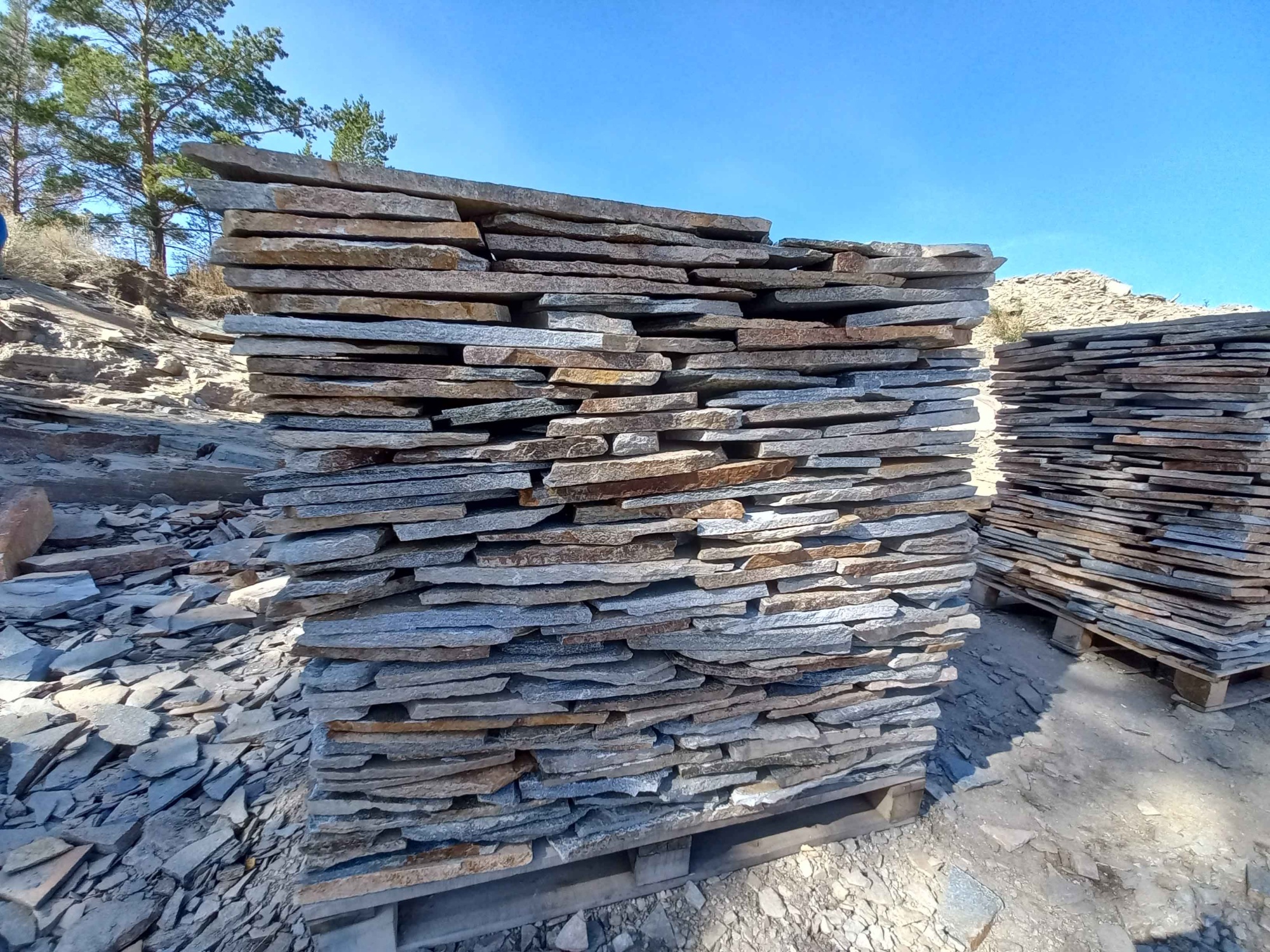 Плитняк златолит серебристый для фасада купить в Орехово-Зуевом