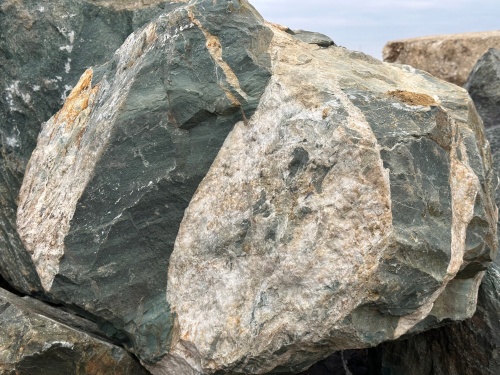 Гигантские зелёные валуны для ландшафтного дизайна весом более 5 тонн купить в Орехово-Зуевом