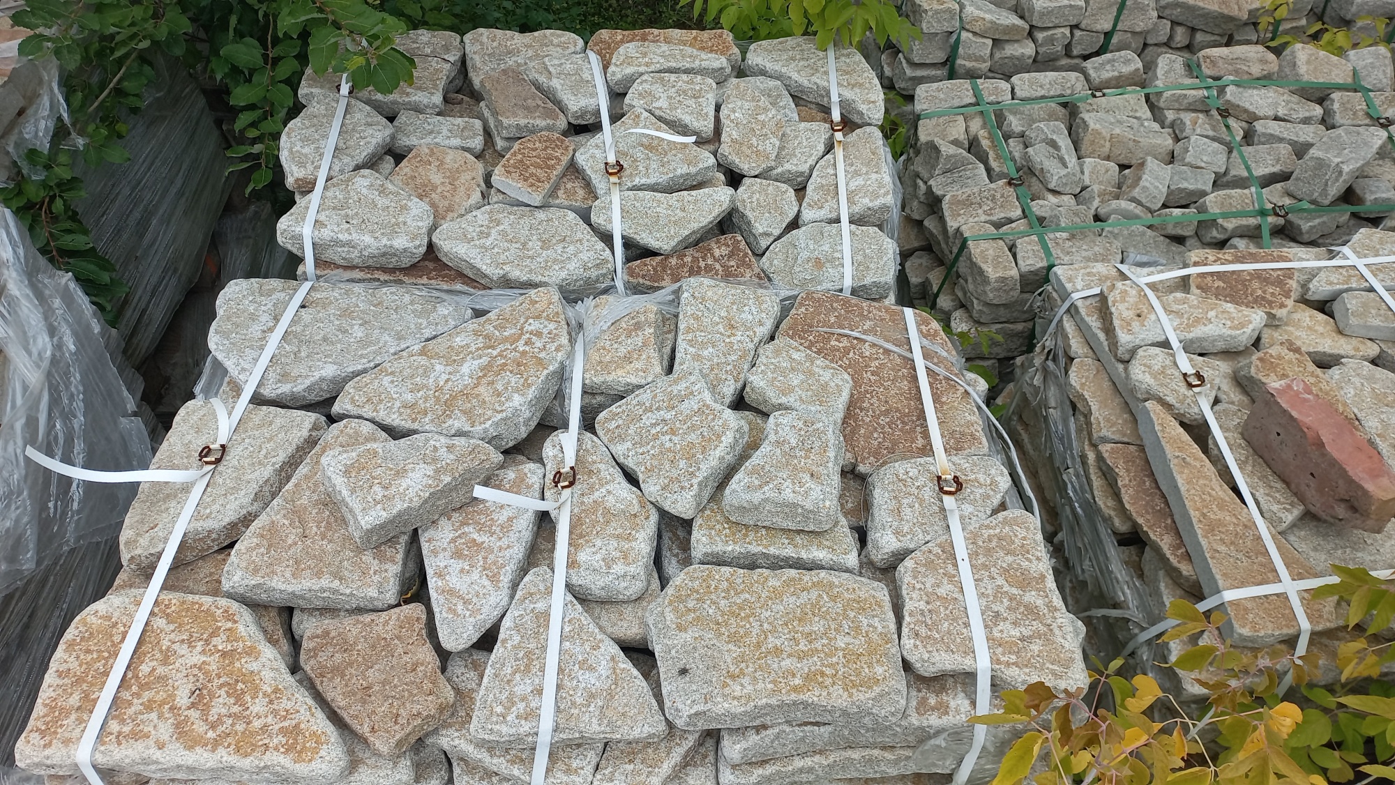 Гранитный плитняк галтованный для мощения купить в Орехово-Зуевом