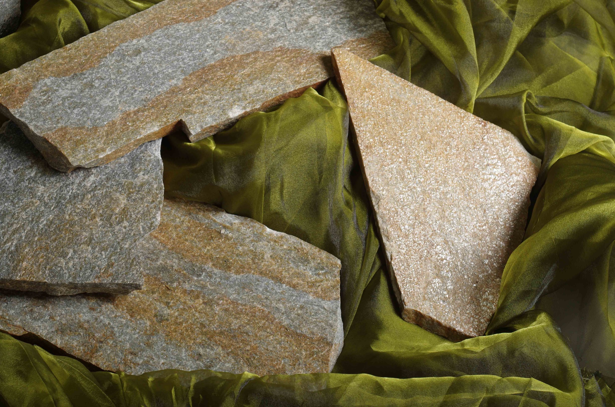 Плитняк златолит Уральский  для фасада купить в Орехово-Зуевом