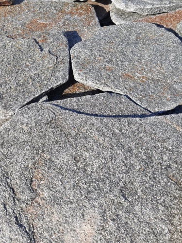 Златолит серебристый галтованный для лестниц купить в Орехово-Зуевом